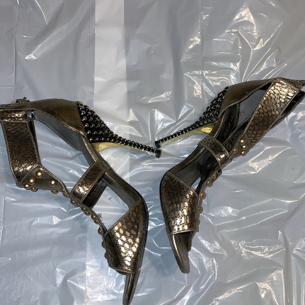 Guess - Picture 3 of 10